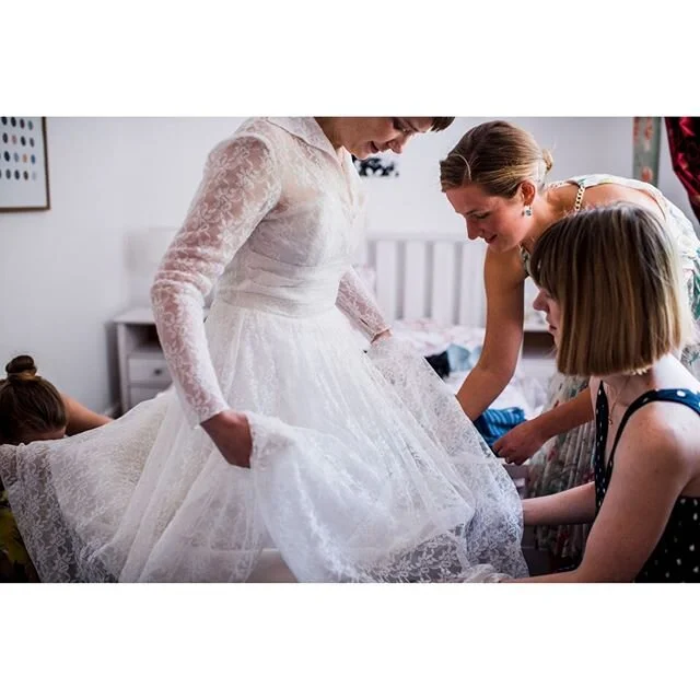 What best mates are for.⠀
⠀
⠀
-----------------------⠀
⠀
⠀
#weddingbath #bathwedding #citywedding ⠀
#Pembrokeshireweddingphotographer in #Bath being an #bathweddingphotographer ⠀
#happilyeverhobbo #oacphotography #documentaryweddingphotography⠀
#Vill