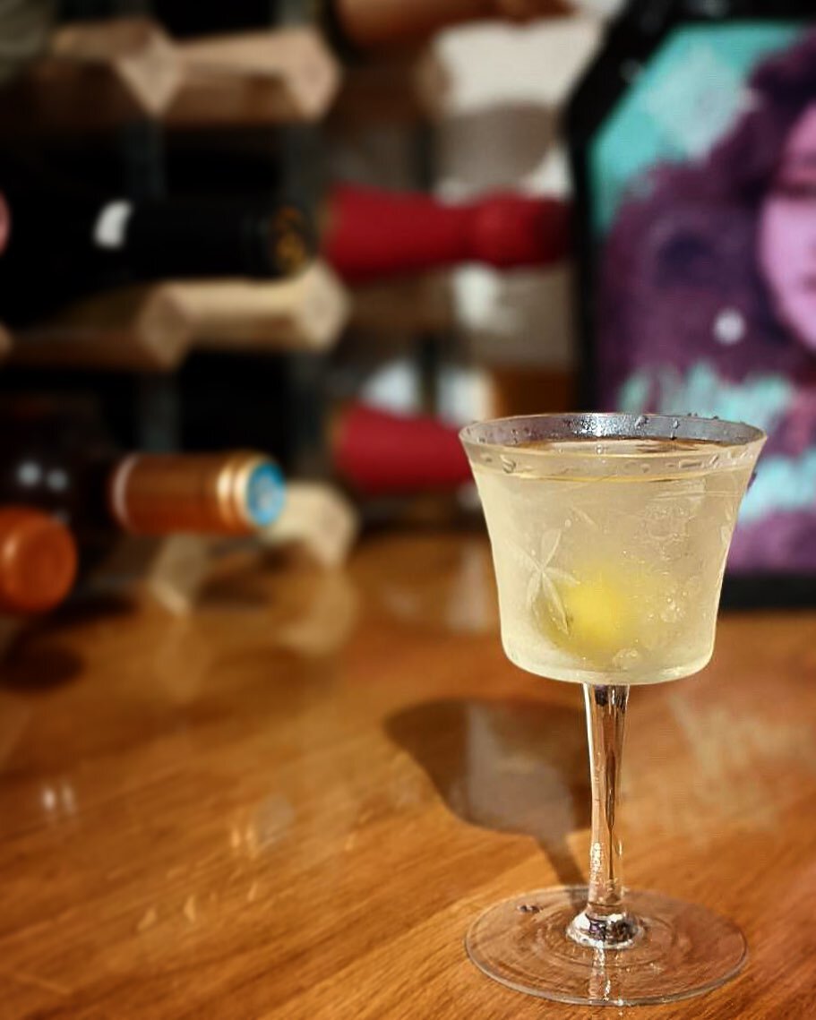 CRISP, CLEAN &amp; STARTLING. There is simply nothing like an ice-cold Martini to kick off your evening. 
-
.
.
.
📸 @citizensofsoil 
#mixologist
#negronilovers
#siciliandrinks
#negroni
#craftginclub
#cocktailbar
#craftcocktail
#negronilovers
#liquor