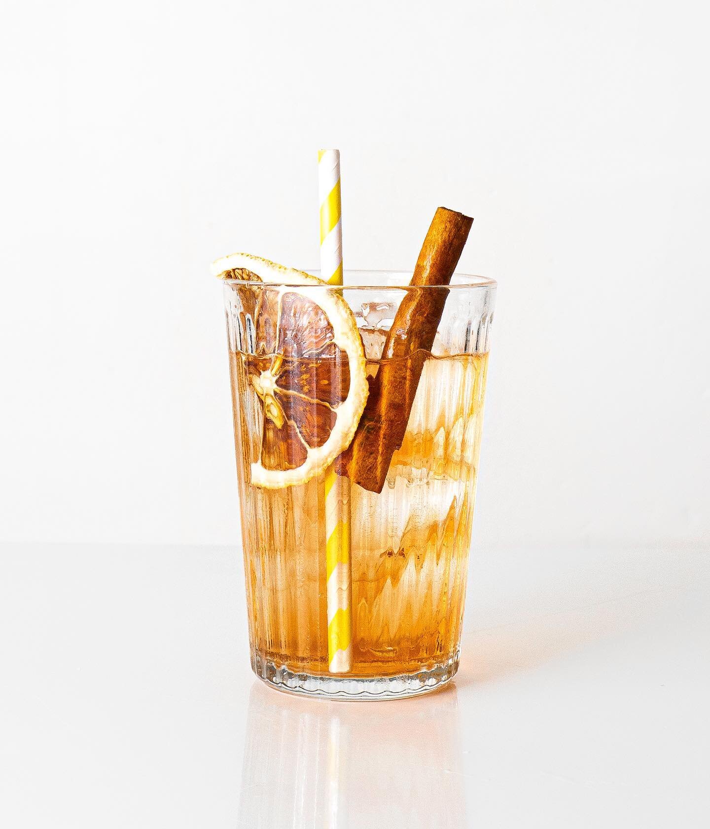 PEACH &amp; BITTERS
-
50ml DISPENSE Amaro
100ml London Essence Peach &amp; Jasmine Soda
Ultra simple, really refreshing and full of flavour with a delicate bitter finish. 
-
.
.
.

#martini
#cocktailcatering
#ukcocktails
#mixologist
#amaro
#cocktailk