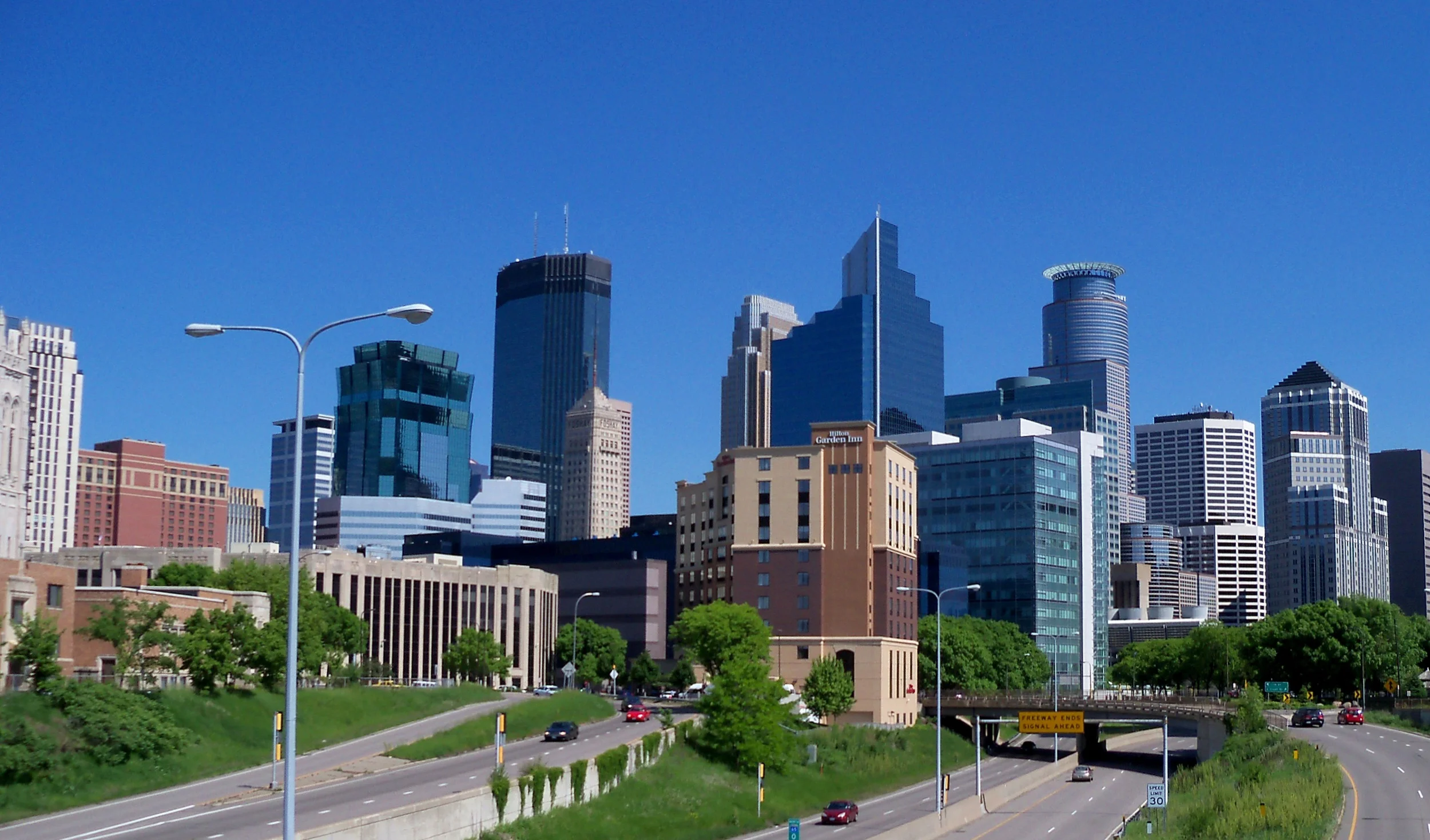 Minneapolis_skyline_51.JPG