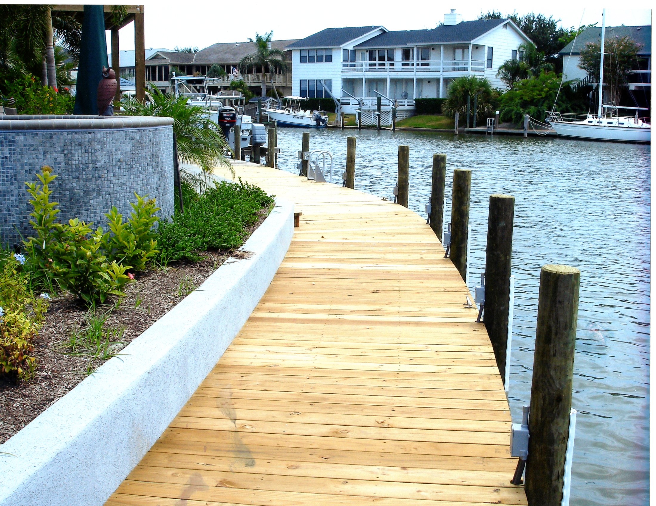 Large wrap around dock on Key Allegro.