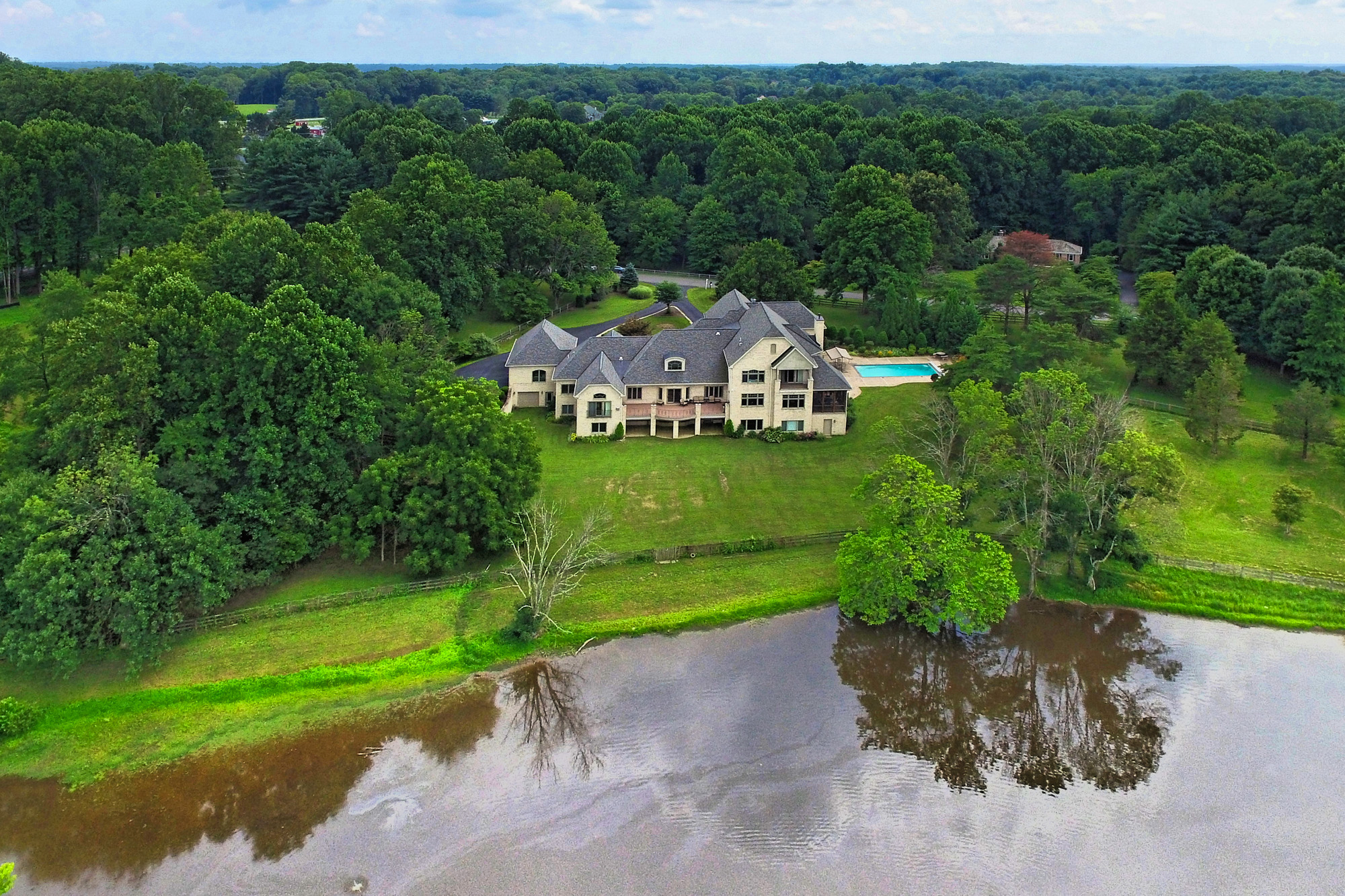 08 - Laurel Glen Aerial.jpg