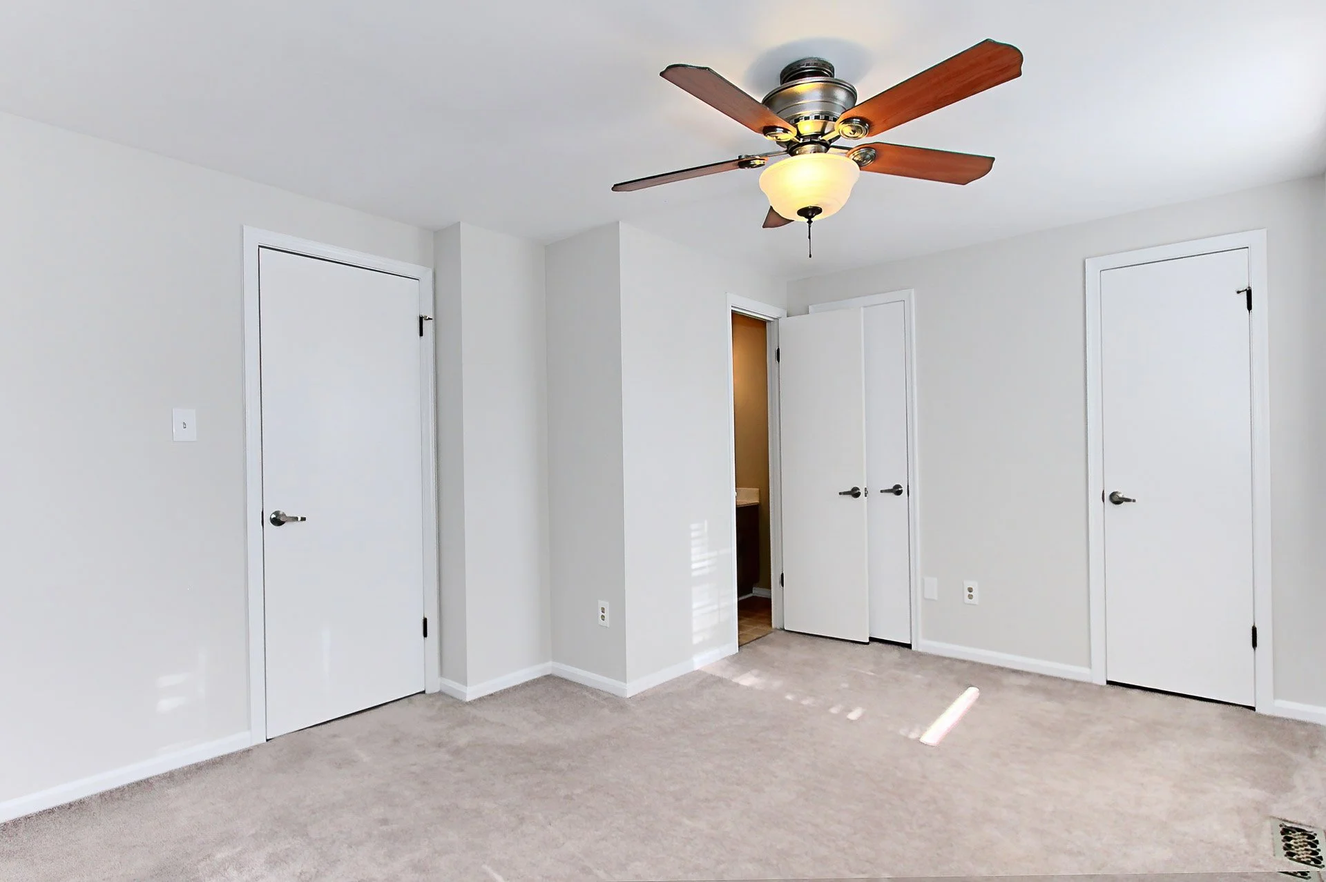 009 - 20 - Rockleigh Way.jpg