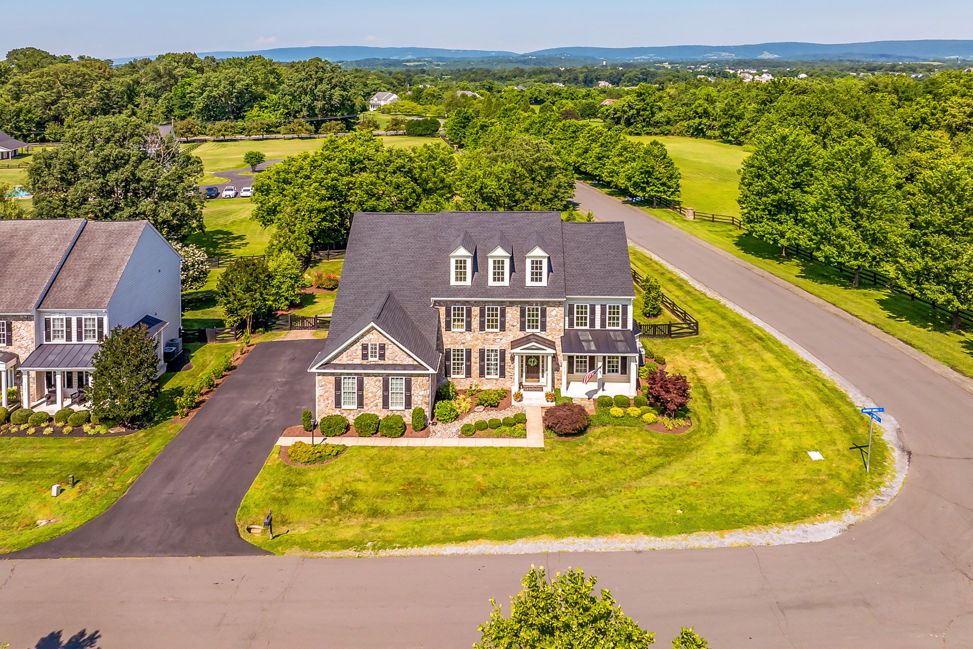 05 - Barrow Knoll Ln.jpg