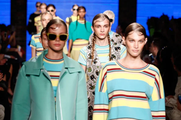 DKNY+Women+Runway+Mercedes+Benz+Fashion+Week+evhm3sjSCMgl.jpg
