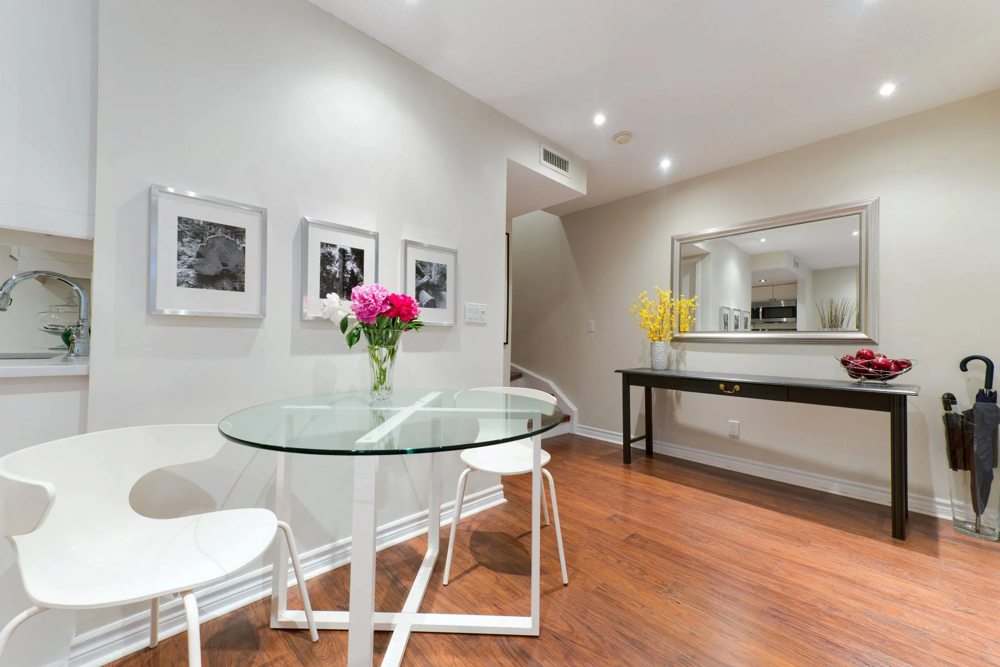 Home Staging Check List: Entrance