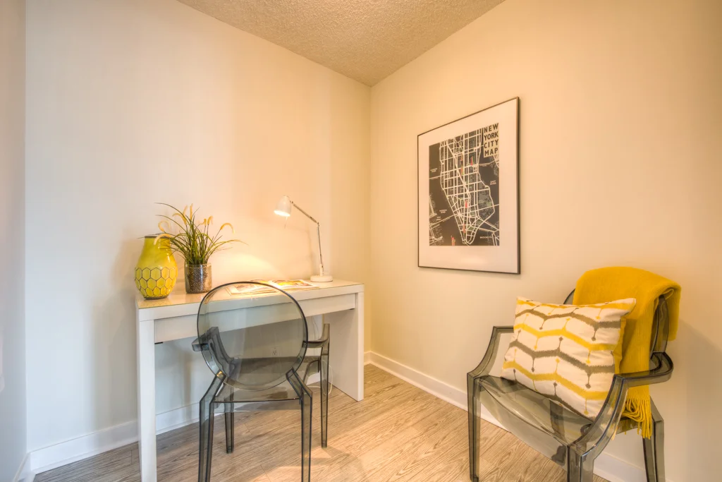 Home Staging Check List: Den