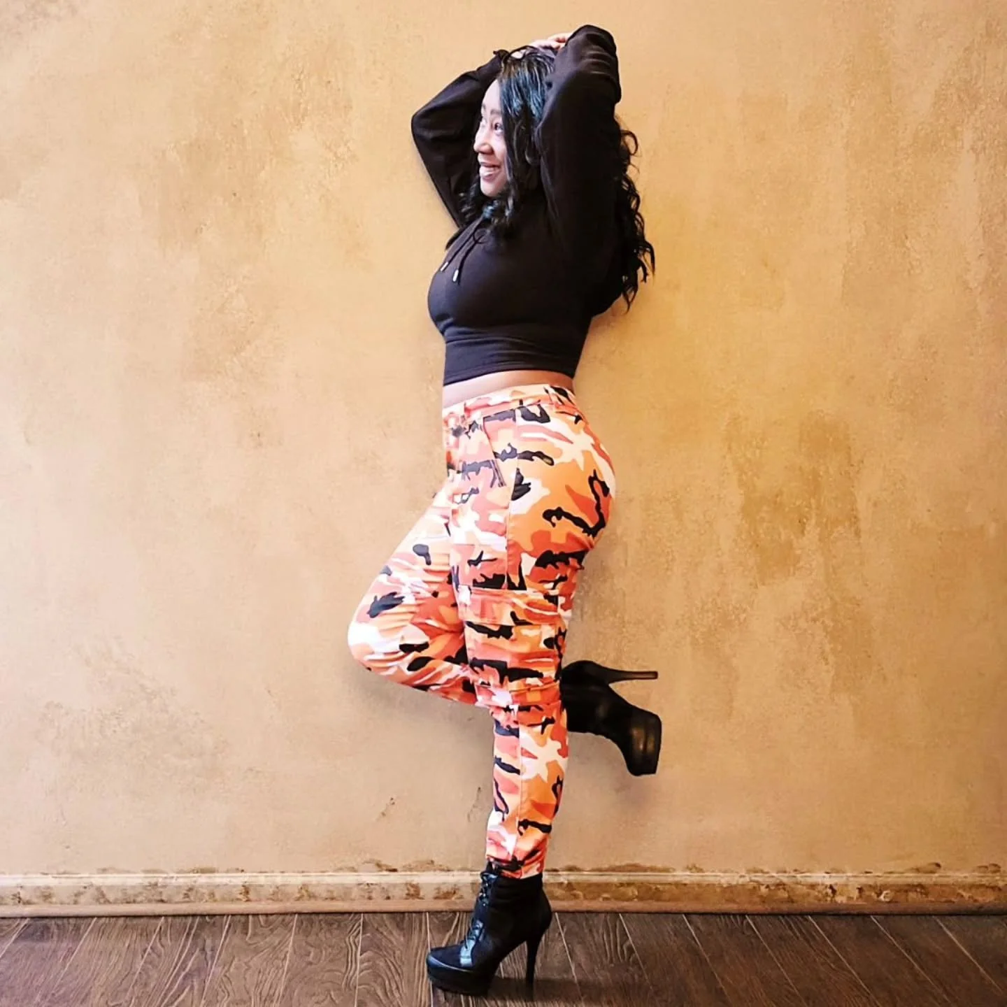 Wearing What I Design: A Hint of Orange! 🧡

There's something magical about a splash of orange! It energizes spaces and people alike. When I style interiors, I love incorporating orange through striking vases, bold art, or playful stripes in accent 