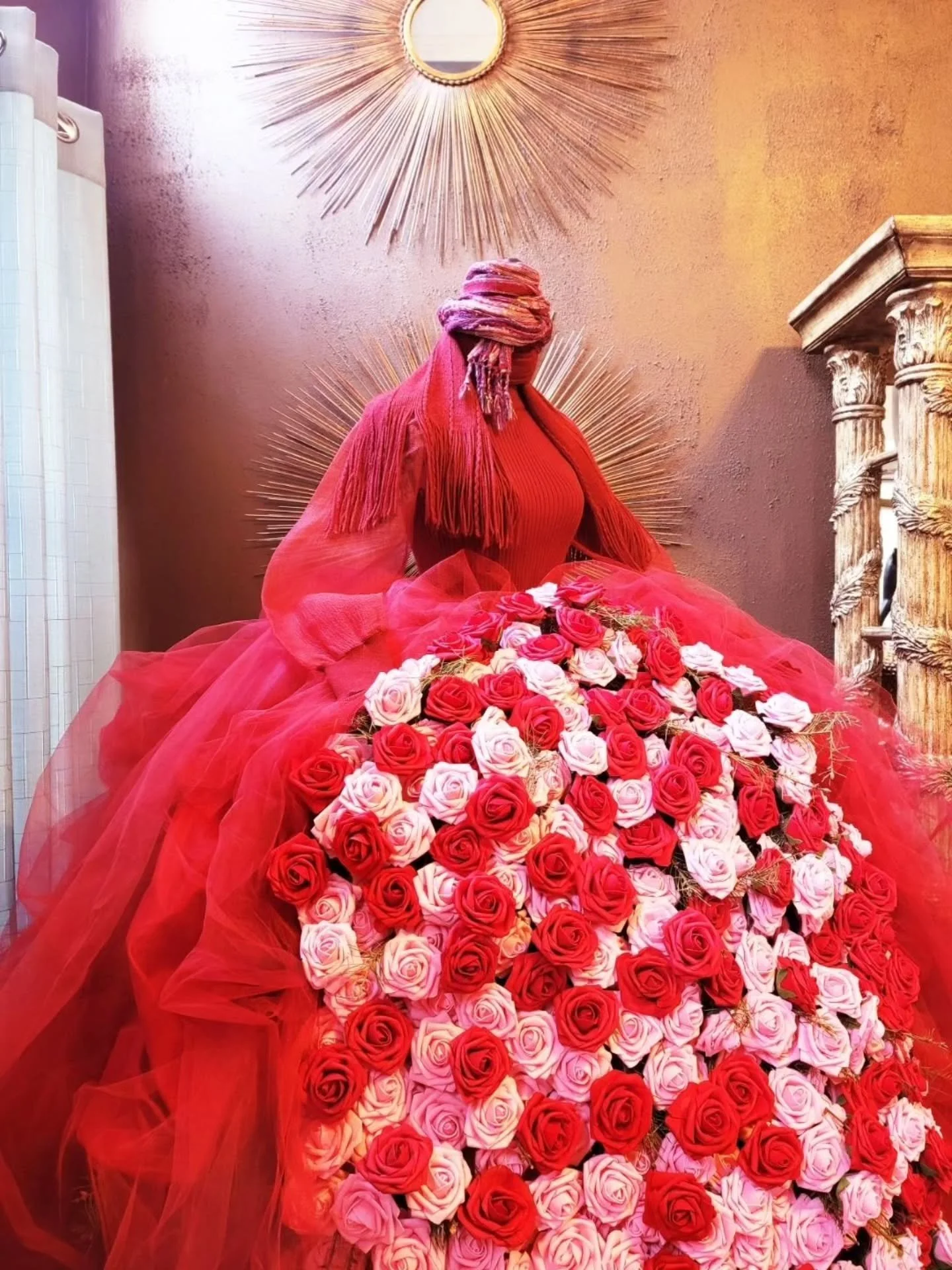 From Christmas to Valentine's: Reinventing a Holiday Tree as a Valentine's Statement

As a designer, I always say that great design isn't about styling for a moment; it's about creating an impact that lasts.

This year, instead of taking down my 2025