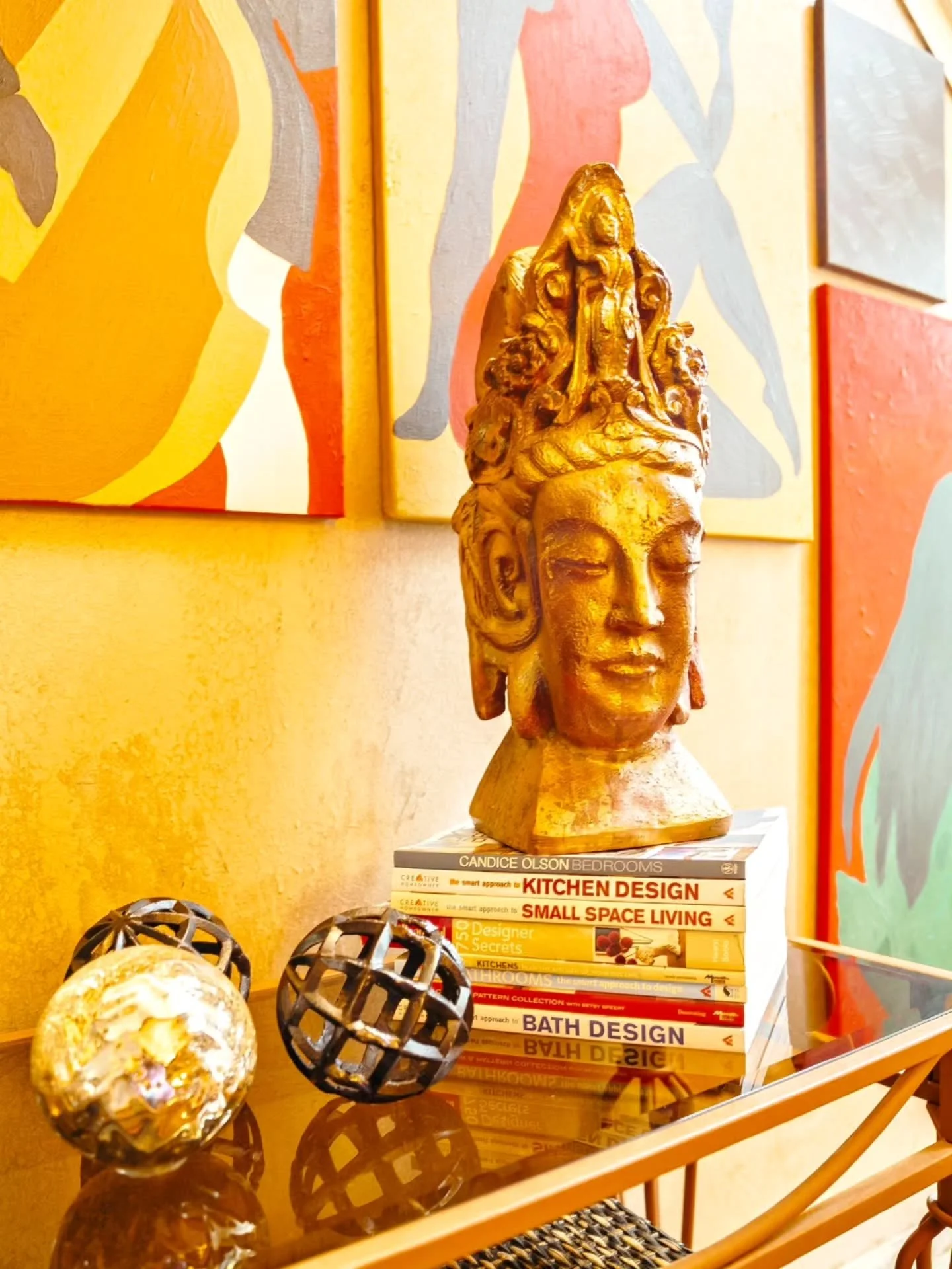 Console Table Styling: Curated, not Cluttered 

When styling a console table, cohesion matters more than quantity.

Notice how:
▪️The artwork pulls in the color story

▪️The decorative spheres echo the palette 

▪️The statue adds height and personali