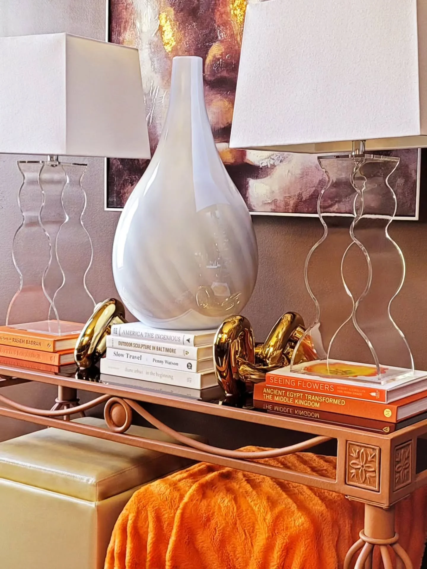 Need a little weekend styling inspiration?

Bold stacked books, a statement vase, stylish acrylic lamps, and a touch of gold bring this console to life.

Save this for a little weekend styling inspiration.

#ConsoleTableStyling 
#GoldAccents
#HomeDec