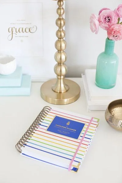 Planner A new year means many occasions to look forward to! Start penning them in during down time after gift giving is all done. Extra challenge: How about even writing yourself a note of gratitude to close out 2014 and reflect on!