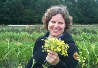 Nicole-and-fennel-flowers-325-by-227.jpg