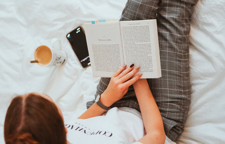 Best Bookstagrammers to Follow