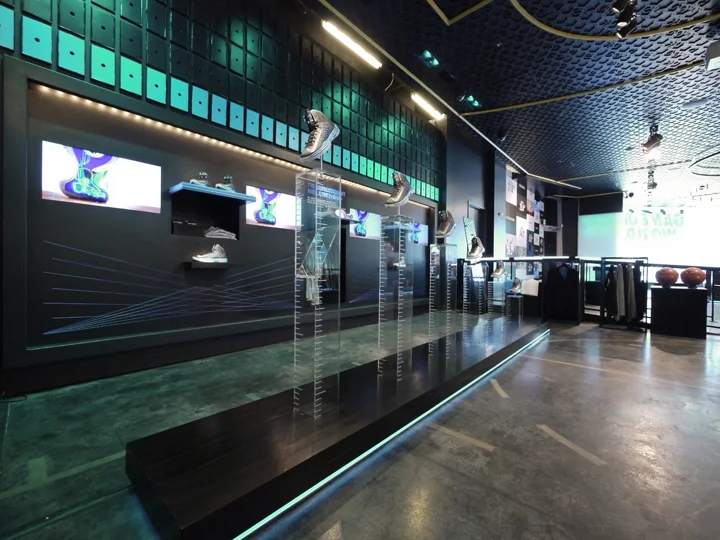03_NIKEPLUS_VAULT_RETAILWALL_WIDE1.jpg