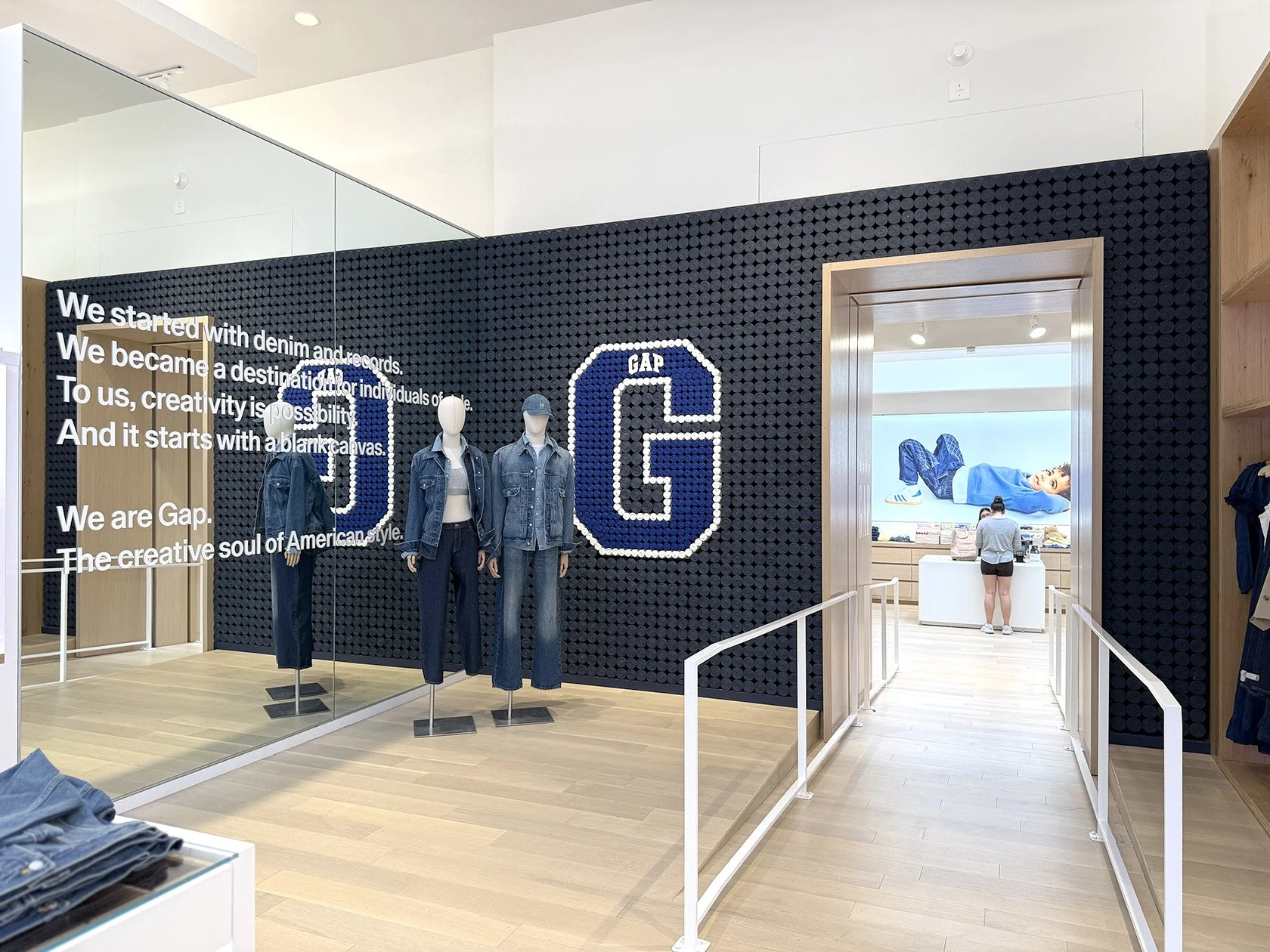 Gap_G wall.jpg