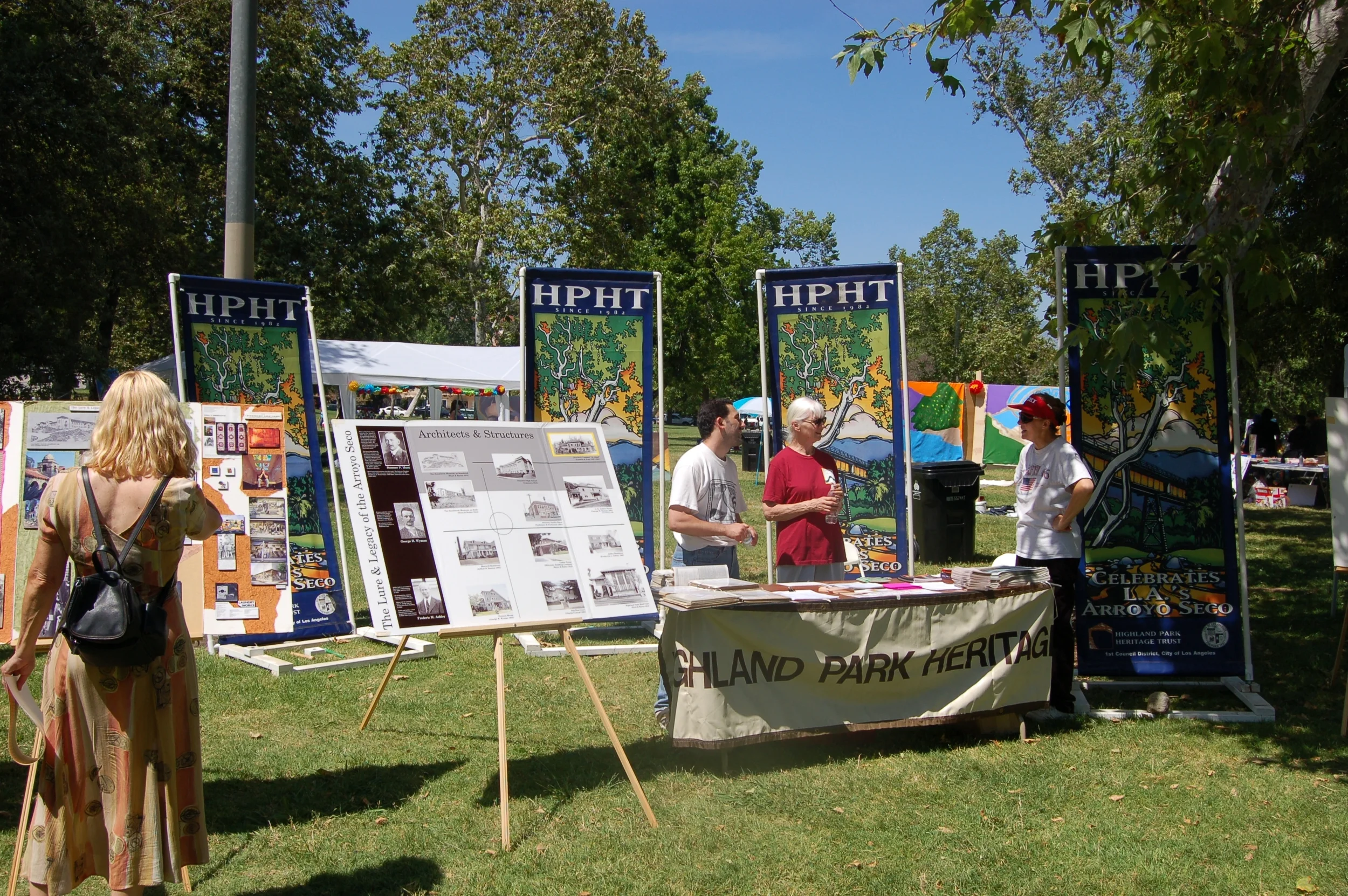 2006.communitytablesatLummisDay.photoby Michelle Clarke.jpg