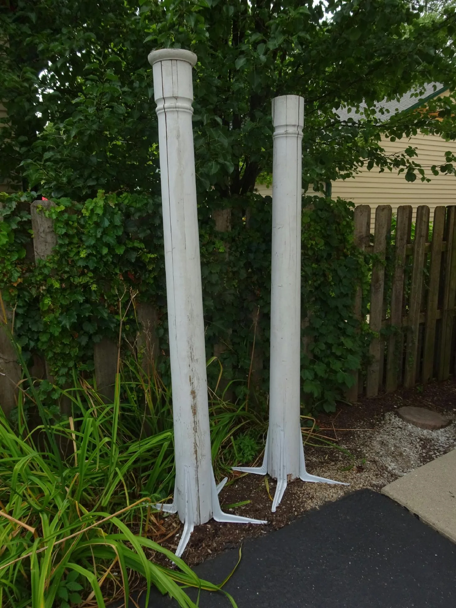 (2) White matching pillars (stand on its own)