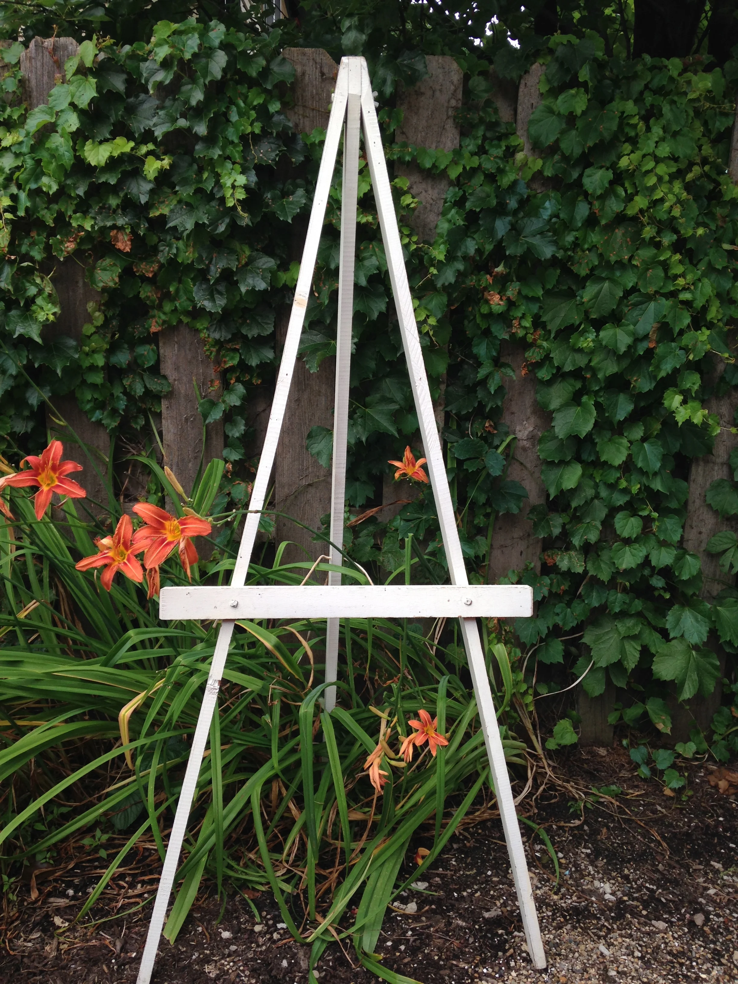(2) White Easels
