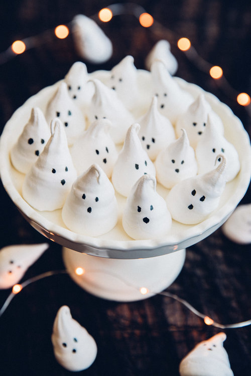 https://images.squarespace-cdn.com/content/v1/54594723e4b0670d2d3b54f9/1509024471080-5G05PCNM61ZI666R8ND0/Meringue+Ghosts+-+by+Madeline+Lu+-+%40lumadeline?format=500w