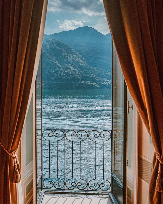 ITALY 🇮🇹- Considered one of the greatest lakes in Italy, Lake Como has got everything you can imagine, beauty, glamour, luxury and fame. Some say it is the playground of the rich and the famous, since they, including Madonna, George Clooney, Richar