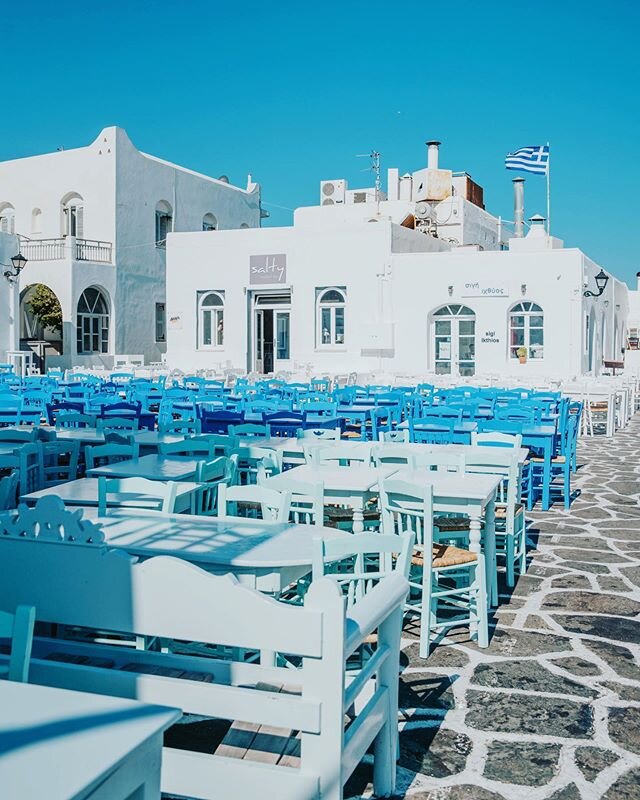 GREECE 🇬🇷- Paros Island, a true hidden gem of Greece. It is one of the bigger Cycladic islands, located right next to Naxos and Mykonos. It has beautiful beaches, charming villages and amazing food! And it is for everyone! Many family-friendly hote