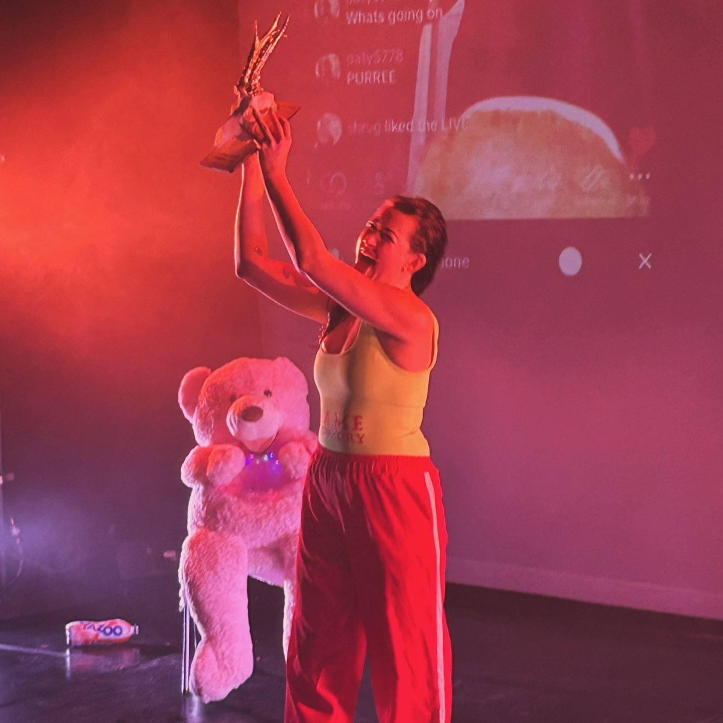 Waaaaa can&rsquo;t believe it! We won two awards over two days for FAMEHUNGRY!! 🥹🥹🥹🥹

What a wilddd couple of days it&rsquo;s been&hellip;. IS THIS THE REAL LIFE?!?!*

Feeling so incredibly proud of my team and this weird tender dark little creat