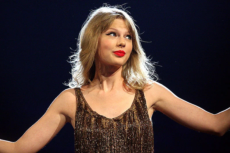 HOW EXACTLY TO DEAL WITH TAYLOR SWIFT? A 15-MINUTE CONVERSATION