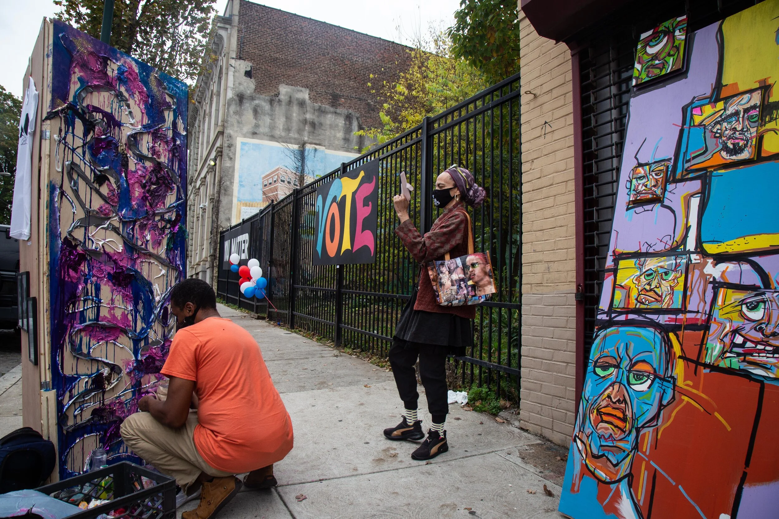 Artist Anthony Bolden live painting on Germantown Ave. Photo by Eddie E-Luks.