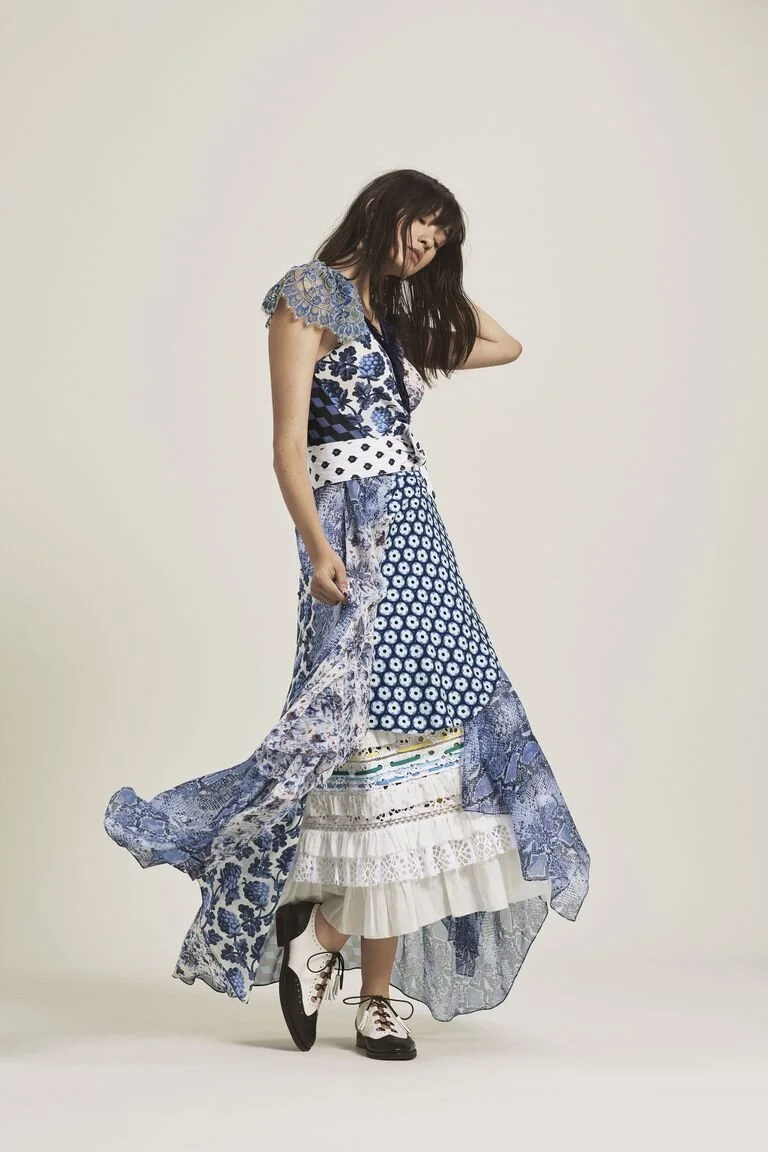 Blending various patterns, prints and florals is all the rage on today’s catwalk.