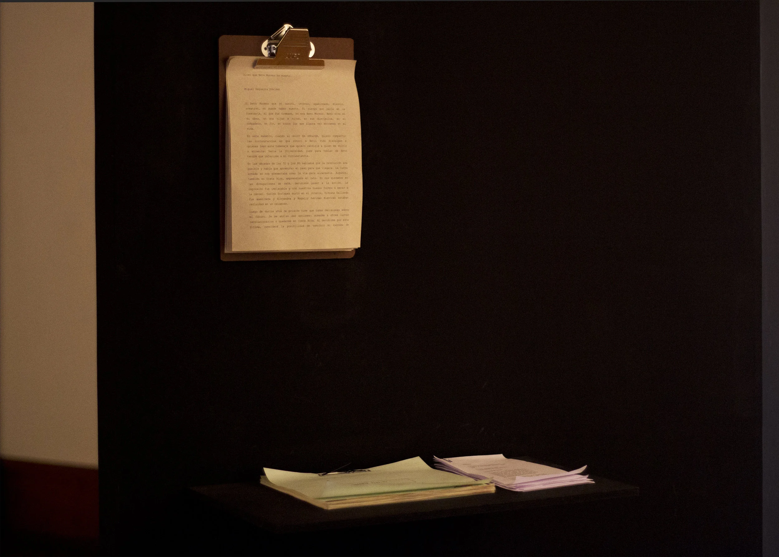Texts: "Dicen que Beto Moreno ha muerto", Miguel Regueyra, Sinonimia, Xiomara Zúñiga Salas and File Svetoslav S., Ediciones Trece Noventa, Adrián Flores Sancho. Images by Verónica Alfaro. 2017
