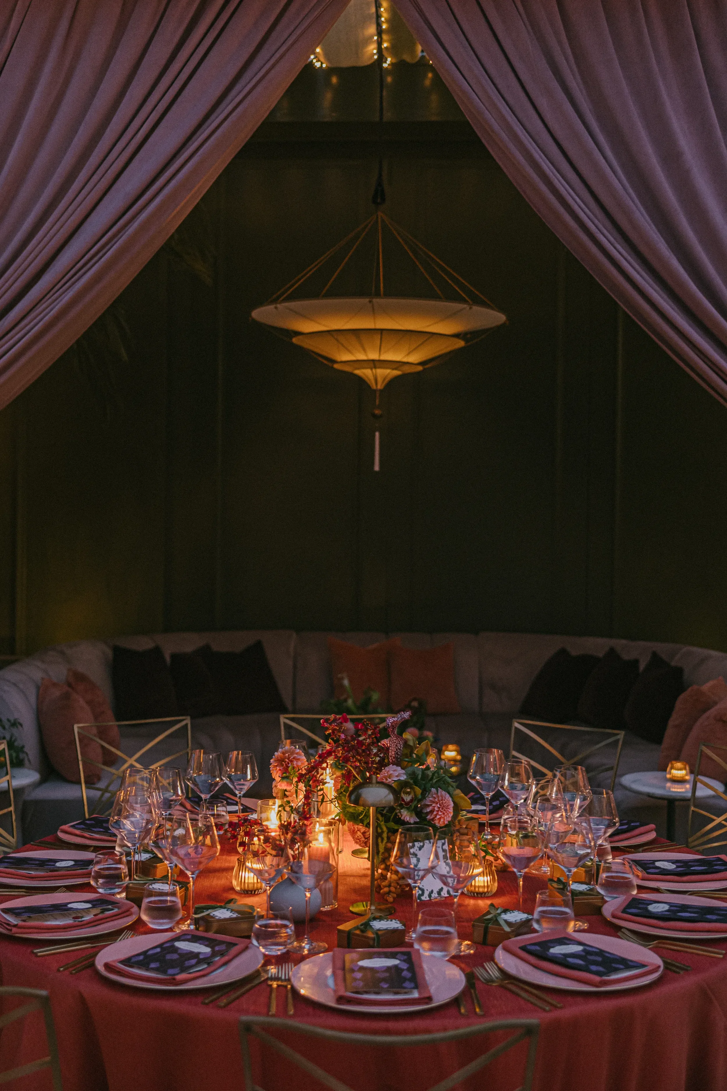 madeline and christopher stef cove wedding dinner table pink.webp