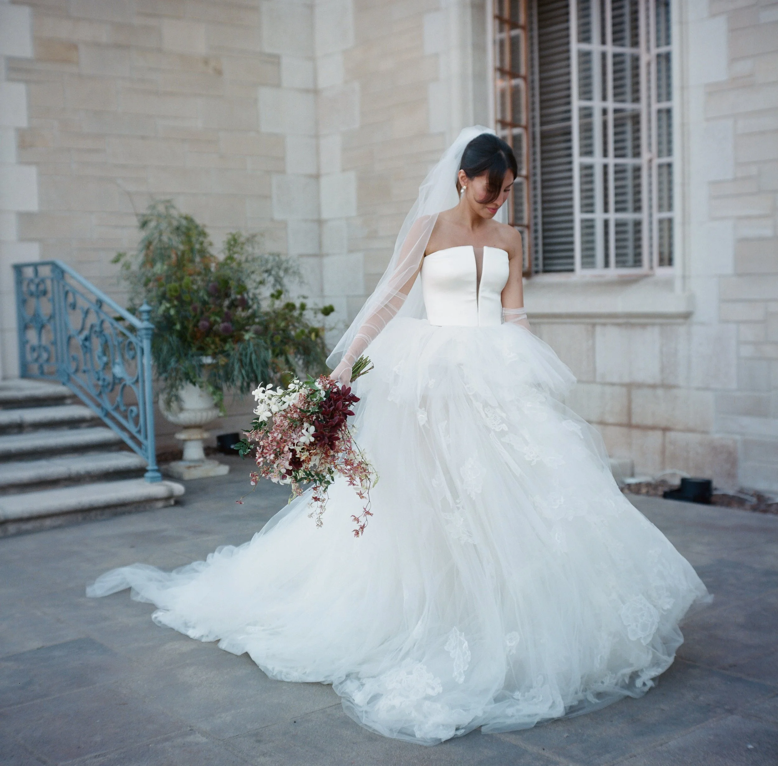  Tania and Michael, Santa Barbara   A Late Summer Celebration    Planner: Mindy Weiss  Photographer:  Abby &amp; Lauren  