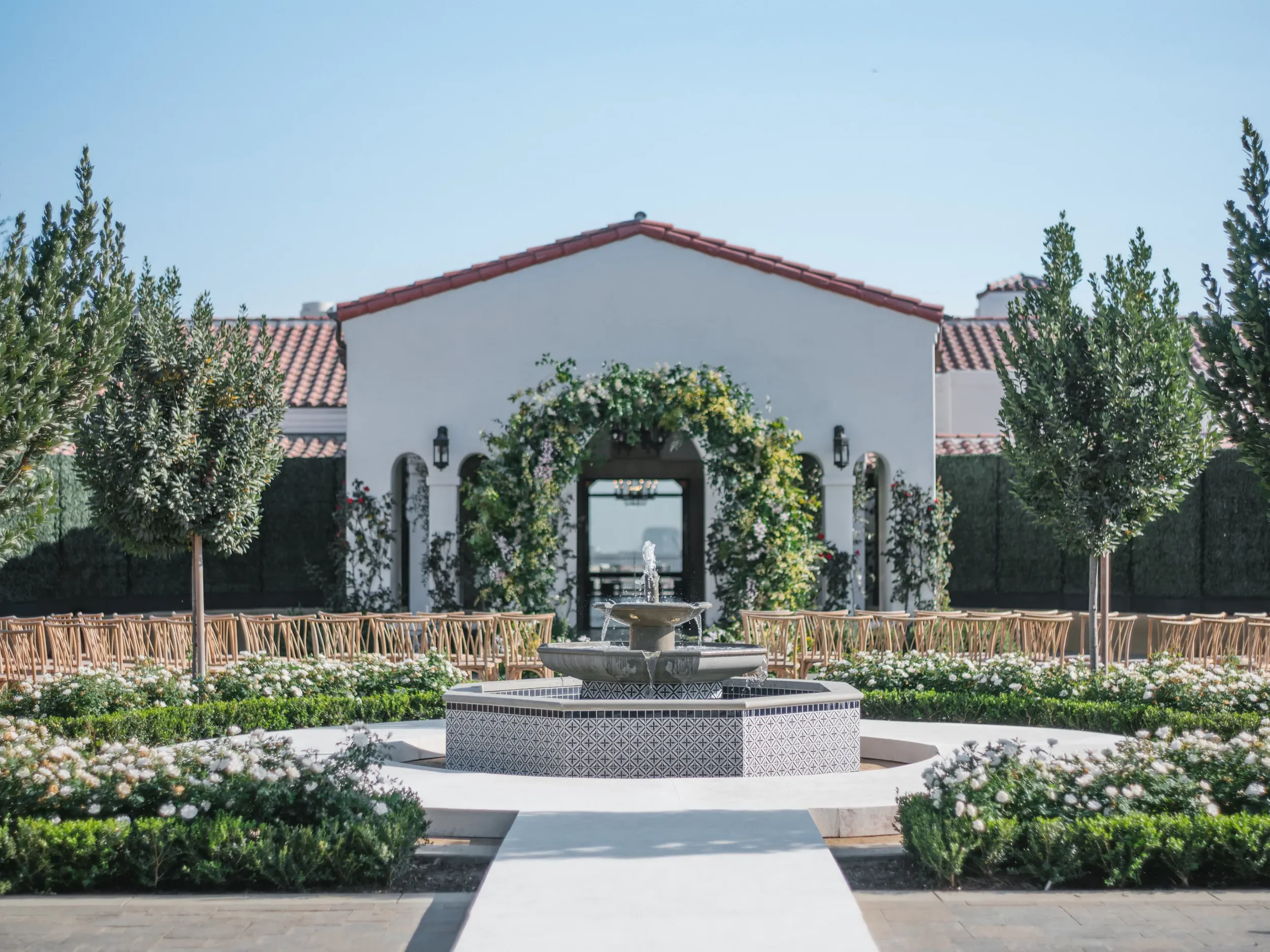 Madeline and Christopher, Bel-Air Country Club Planner: Stefanie Cove Photographer: Amy & Stuart
