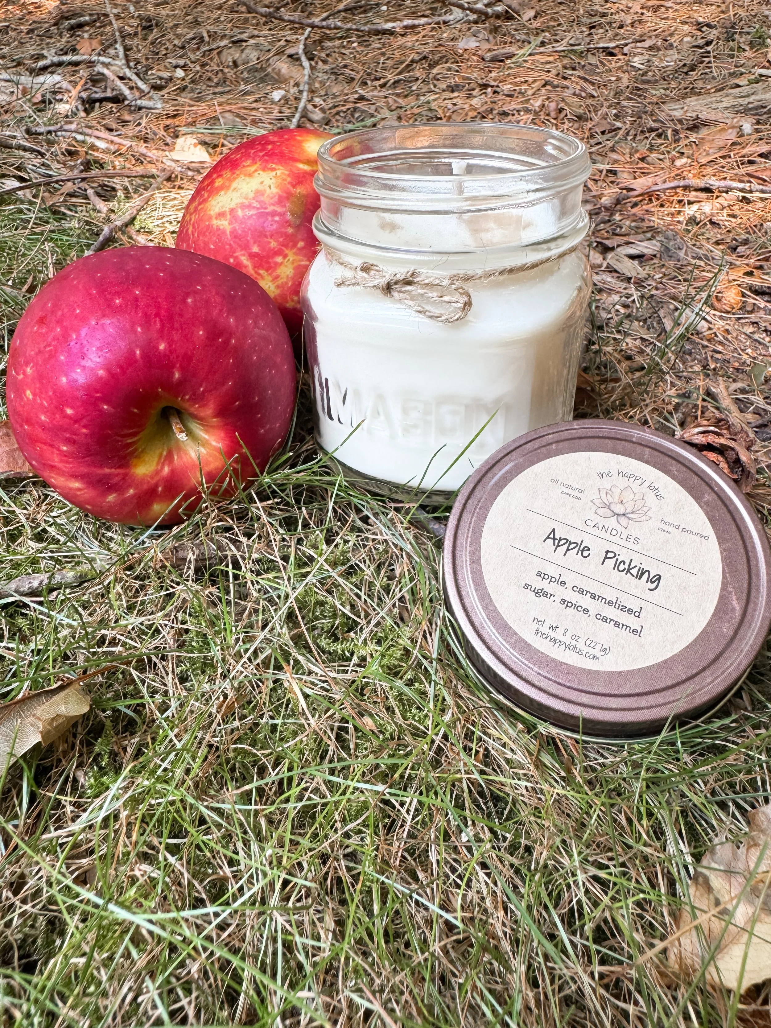 The_Happy_Lotus_Candles_Apple_Picking_Scent_3.jpg.JPEG