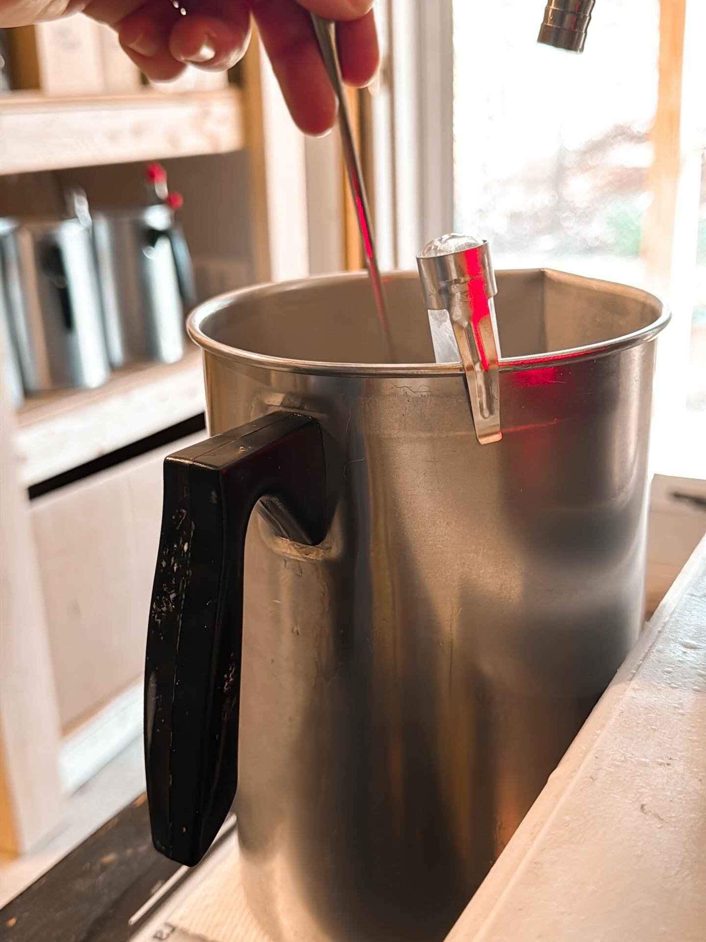 🆕 If you know me, you know I&rsquo;m always scent testing. ⁣
⁣
🕯️ Before starting my business, I used to be the girl who burned one scent and one scent only thankyouverymuch. But now, I 𝘢𝘭𝘸𝘢𝘺𝘴 have a new scent going somewhere in the house. ⁣
