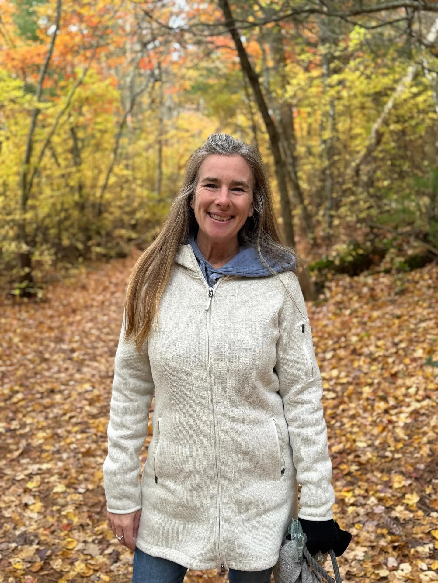 👋🏽 As I prep for the 𝟭𝟮 𝗗𝗮𝘆𝘀 𝗼𝗳 𝗖𝗼𝘇𝘆, here&rsquo;s how it all started. ⁣
⁣
🕯️ I&rsquo;m Heather of 𝗧𝗵𝗲 𝗛𝗮𝗽𝗽𝘆 𝗟𝗼𝘁𝘂𝘀 𝗖𝗮𝗻𝗱𝗹𝗲𝘀, where my focus is authenticity. I pour each candle with the intention that lighting it help