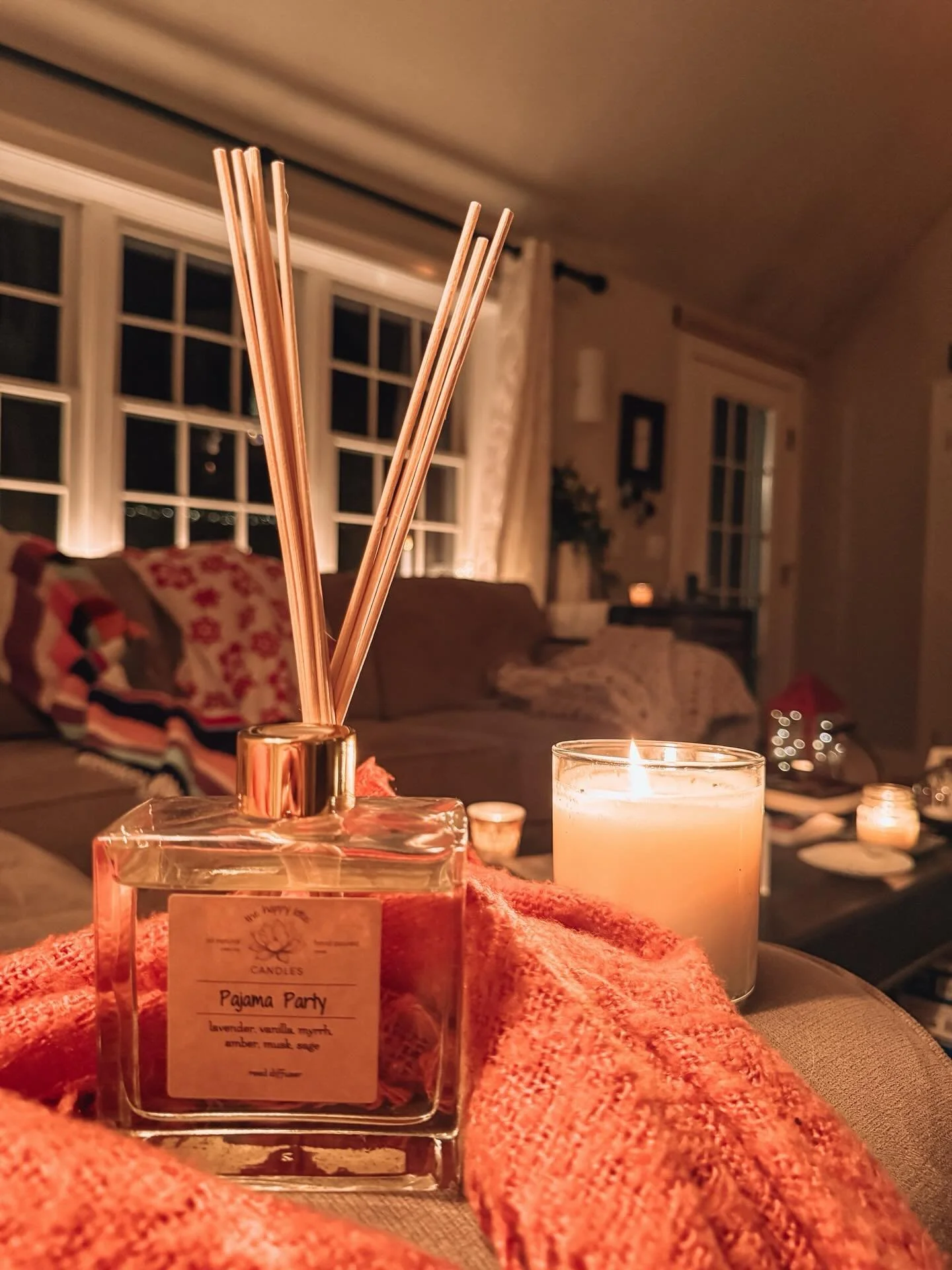 🧡 𝗪𝗵𝗮𝘁&rsquo;𝘀 𝘁𝗵𝗲 𝘃𝗶𝗯𝗲 𝗼𝗳 𝗣𝗮𝗷𝗮𝗺𝗮 𝗣𝗮𝗿𝘁𝘆?⁣
&bull; A 𝘀𝗻𝗼𝘄 𝗱𝗮𝘆, when the shoveling is all done and your pj&rsquo;s are calling to you before dinner. ⁣
&bull; 𝘈𝘯𝘺 room that already feels lived‑in and loved.⁣
&bull; War