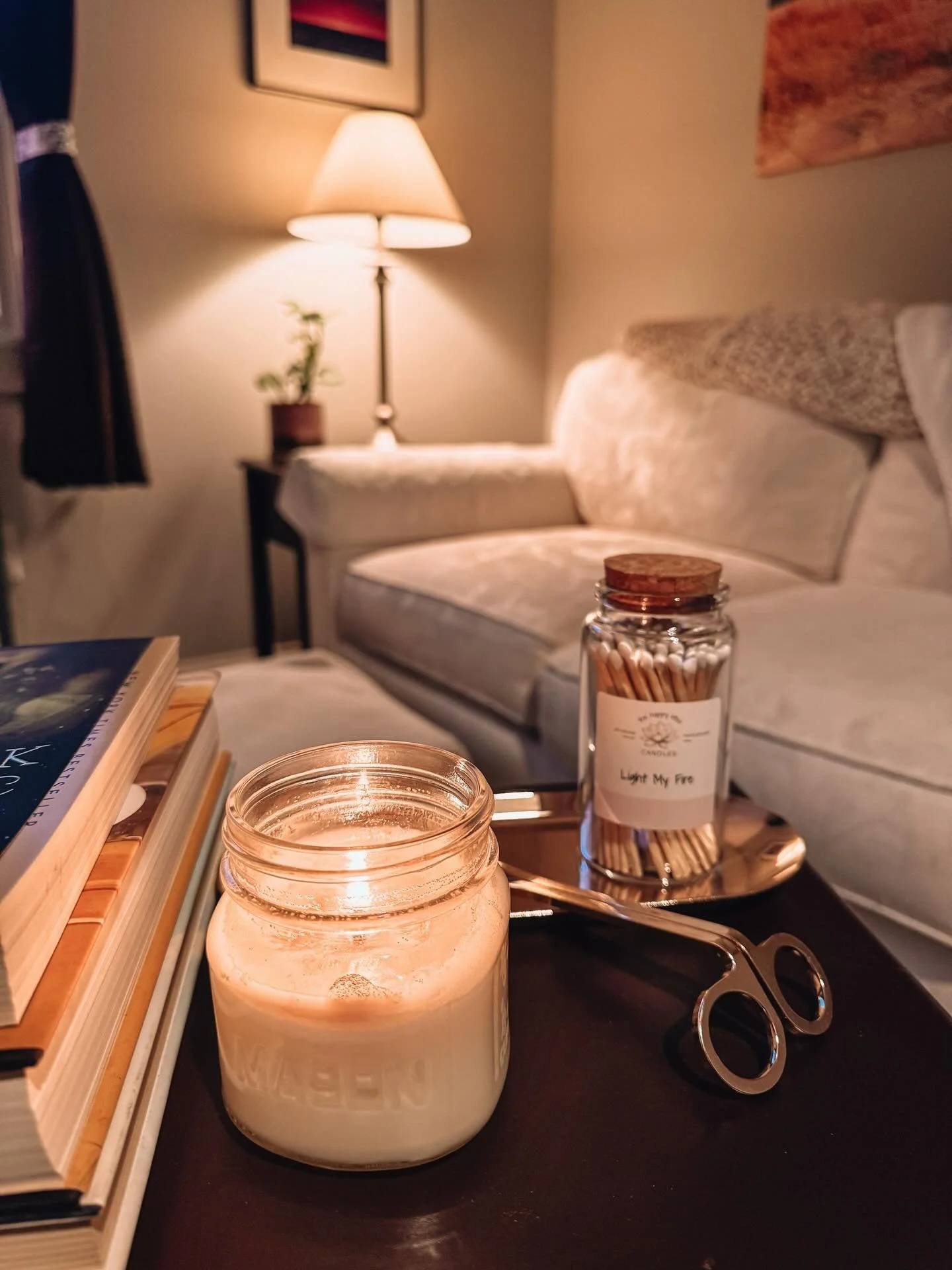 🕯️ Today&rsquo;s agenda: light a candle, open a book, and forget about the phone for a while. ⁣
⁣
🤷🏻&zwj;♀️ Or all day, no judgment here.⁣
#thehappylotuscandles #capecodcandles #sundayvibes #chill