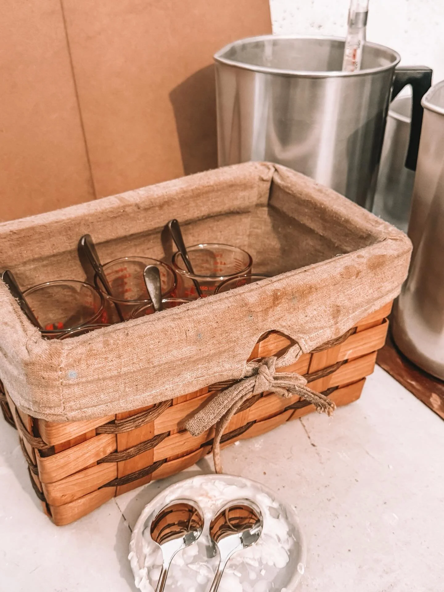 🥄 I love seeing the scents you reach for in the shop, &amp; when the spoons are sitting in the measuring glasses like this, it means you&rsquo;ve been reaching for the blends I&rsquo;ve mixed from scratch.⁣
⁣
🫙 A few of your faves are back in stock