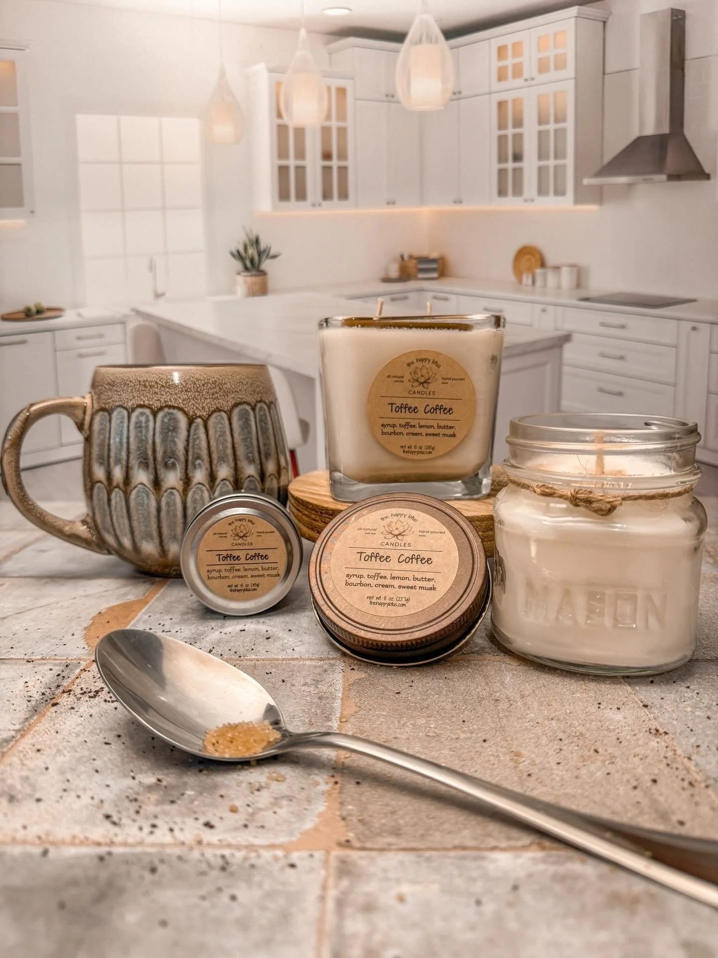 🙋🏻&zwj;♀️𝗙𝗼𝗿 𝘁𝗵𝗲 𝗴𝗶𝗿𝗹𝗶𝗲𝘀 𝘄𝗵𝗼 𝗹𝗶𝗴𝗵𝘁 𝗮 𝗰𝗮𝗻𝗱𝗹𝗲 𝗯𝗲𝗳𝗼𝗿𝗲 𝘁𝗵𝗲𝘆 𝗽𝗼𝘂𝗿 𝘁𝗵𝗲 𝗰𝗼𝗳𝗳𝗲𝗲. ⁣
⁣
🤫 A quiet kitchen. ⁣
☕️ A warm mug. ⁣
🥄 A little brown sugar on the counter. ⁣
⁣
☕️ 𝗧𝗼𝗳𝗳𝗲𝗲 𝗖𝗼𝗳𝗳𝗲𝗲 ☕️ bring