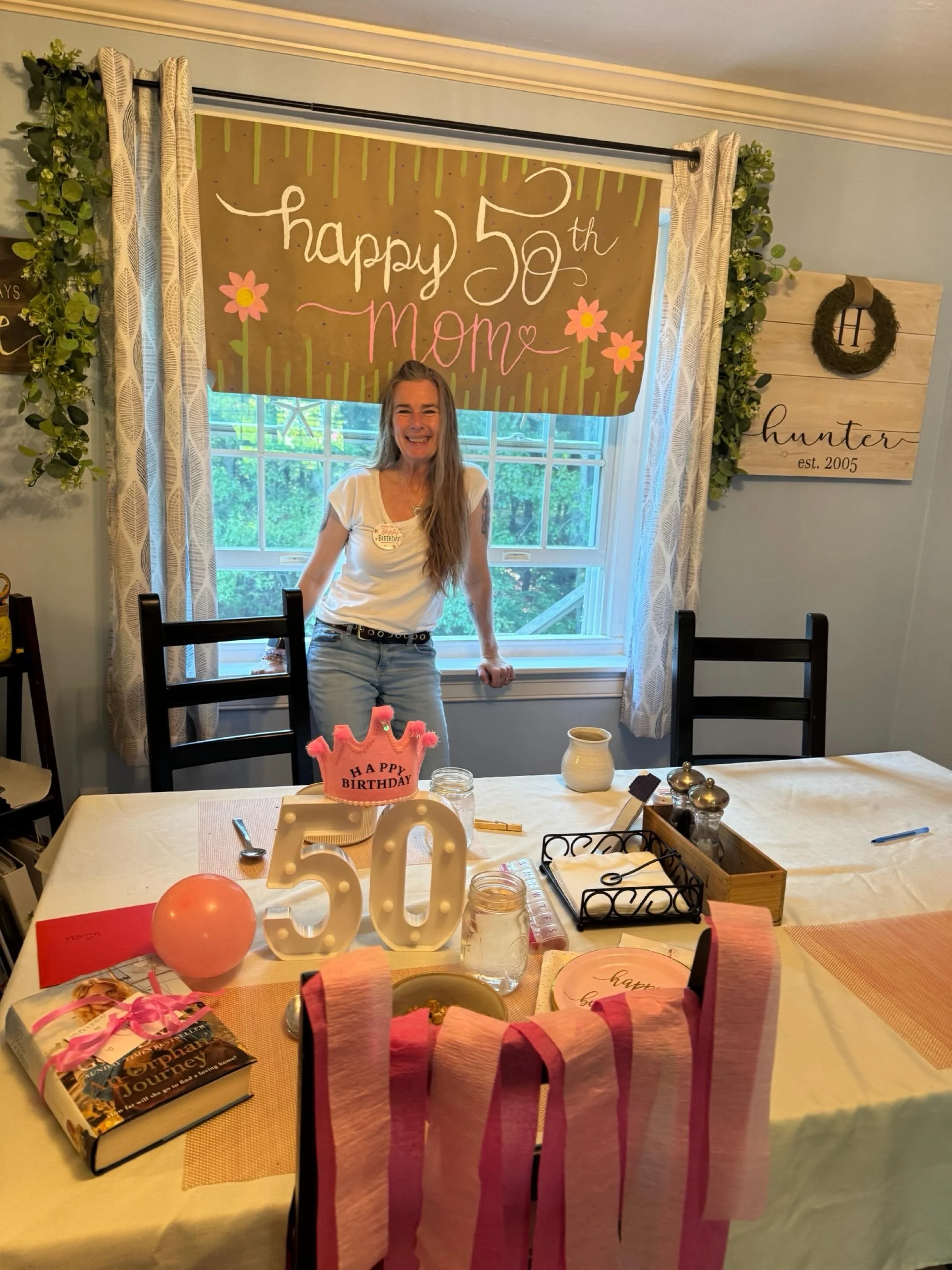 🥳 I&rsquo;m 𝘀𝘁𝗶𝗹𝗹 floating from my birthday; it truly was one of the 𝘣𝘦𝘴𝘵 days of my life.⁣
⁣
😃 My smile started Tuesday at dinner with my parents and my family, and I don&rsquo;t think it&rsquo;s stopped since.⁣
⁣
🎉 When I came around th