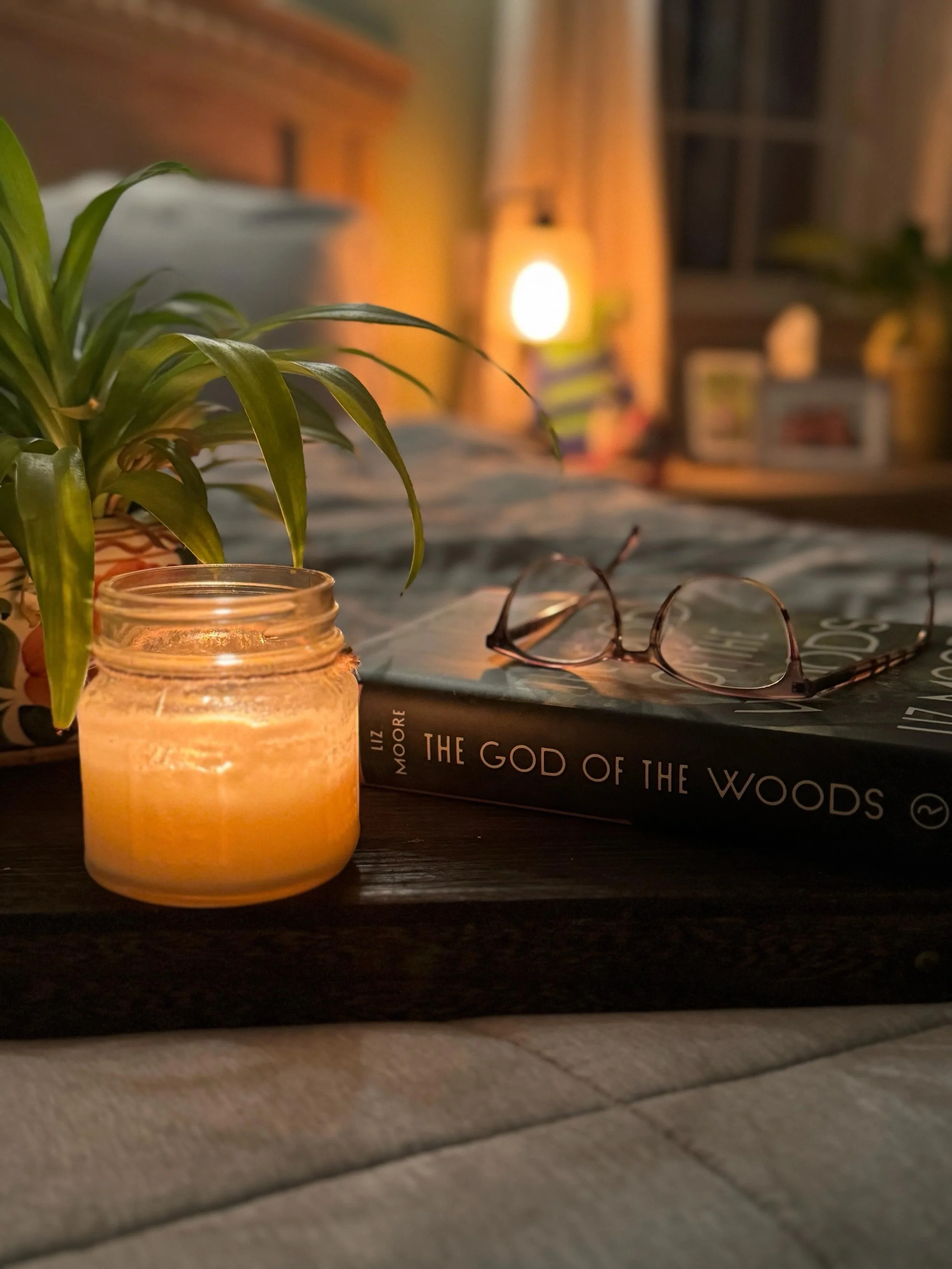 🕯️ Sunday Vibes 🕯️ 
#sundayvibes #cozyevening #candlelight #slowliving #warmglow