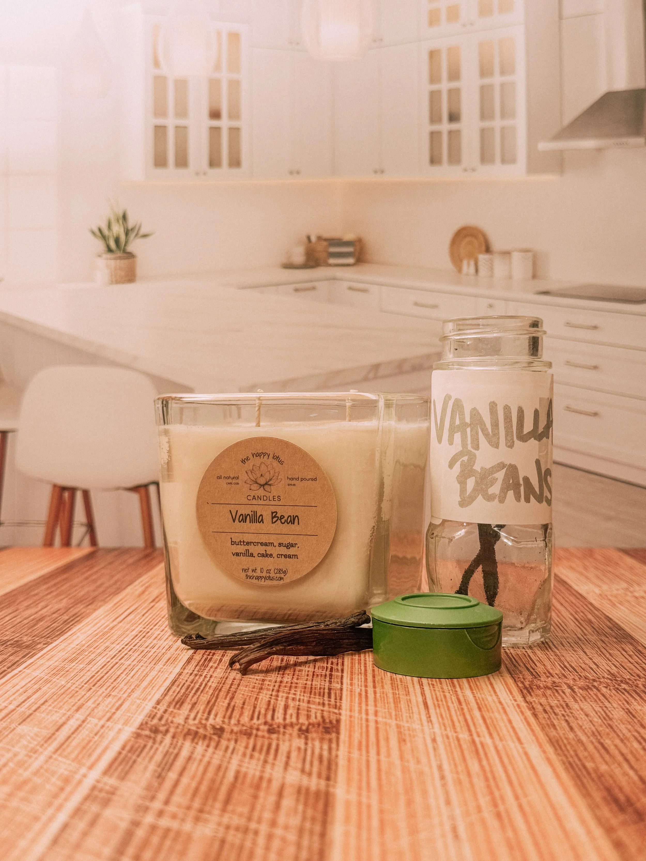 The_Happy_Lotus_Candles_Vanilla_Bean_Scent_2.jpg.JPEG