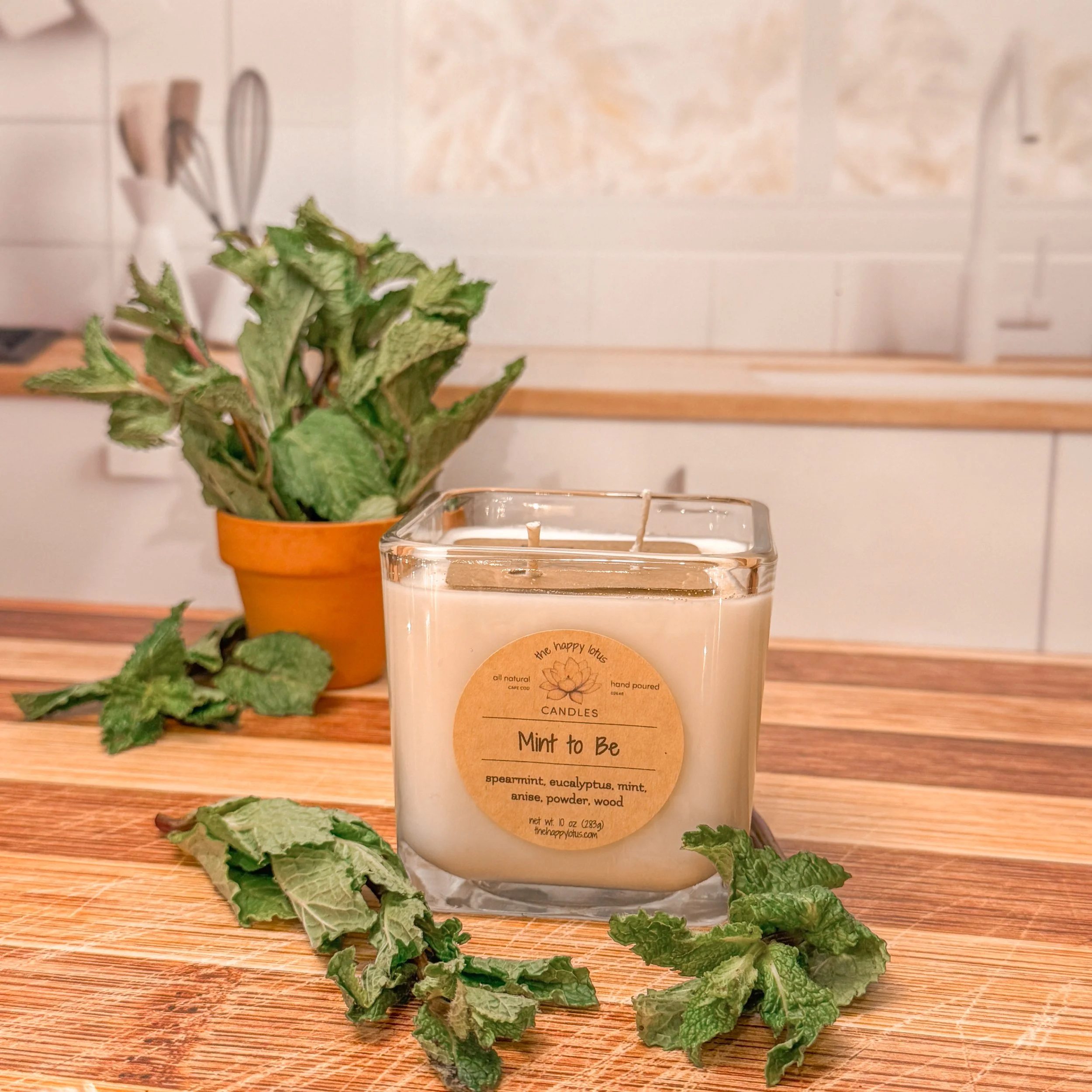 The_Happy_Lotus_Candles_Mint_to_Be_Scent_4.jpg.jpg