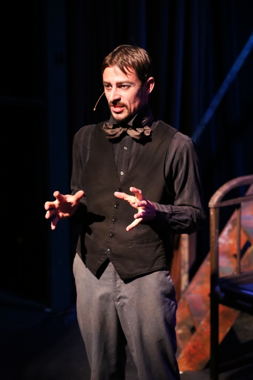 Todd Schaefer as Macheath in New Line's production