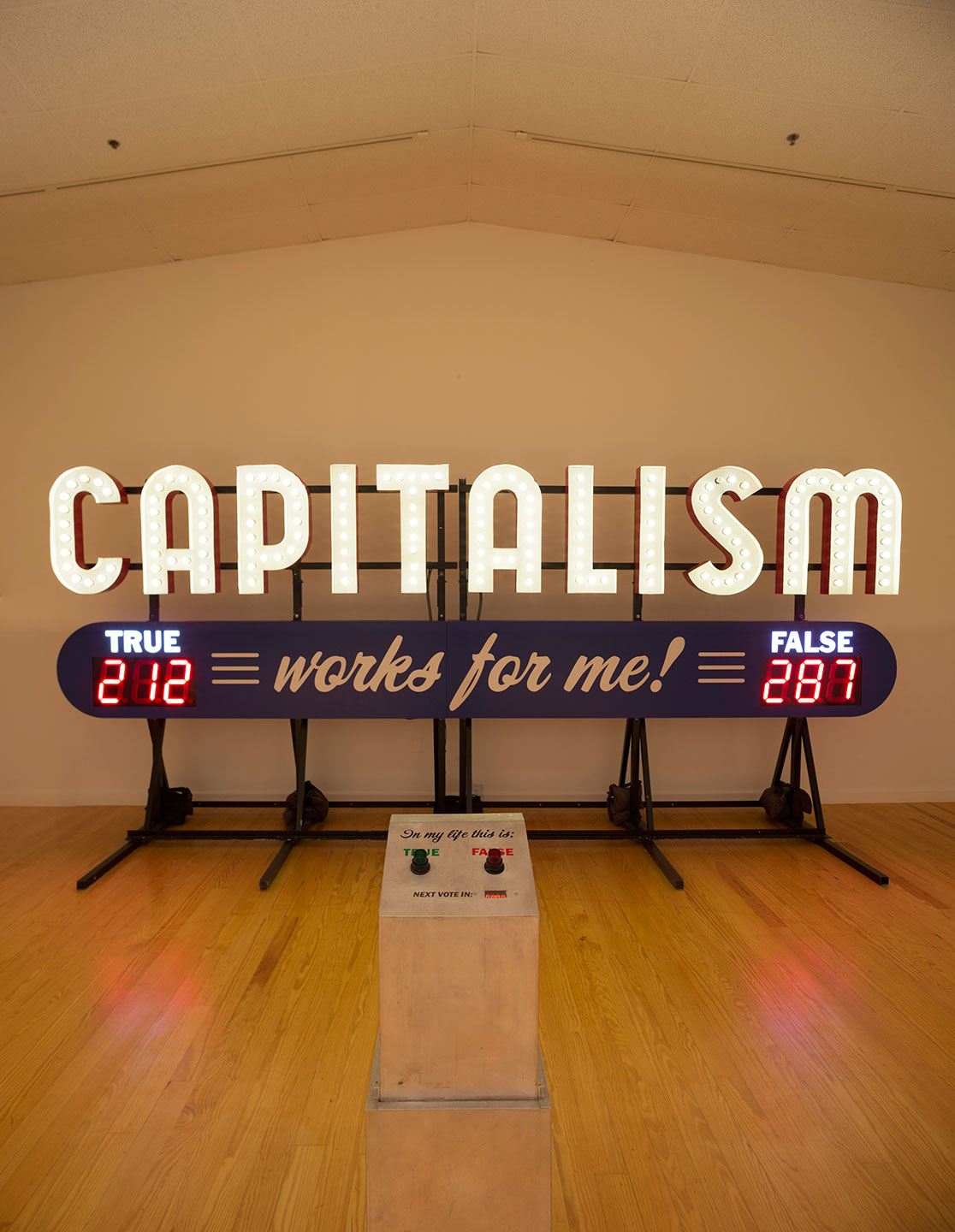 Steve LambertCapitalism Works For Me! True/False&nbsp;(2011)Aluminum and electrical9 x 20 x 7 feet