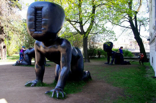 Czech artist David Černý’s Untitled (similar to his piece installed at Chicago’s MCA in 1995)