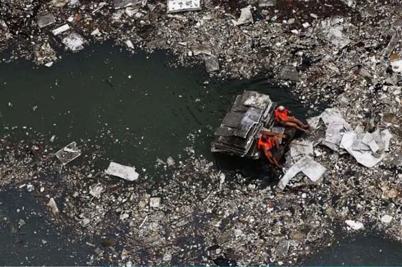 A polluted Yangtze River.