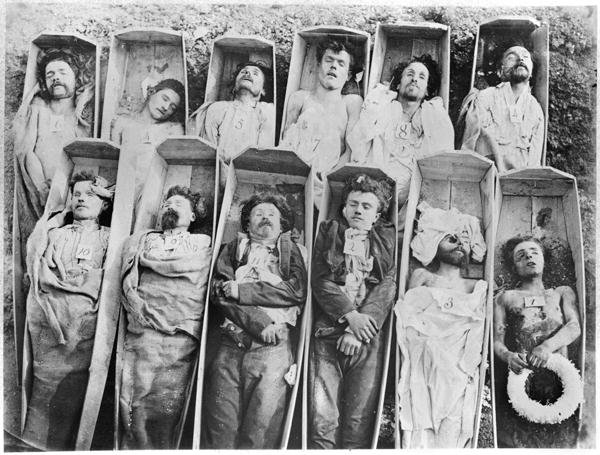 André - Adolphe - Eugène Disdéri, The Dead of the Paris Commune (1871)